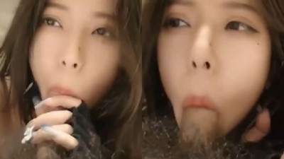 닭을 잡아먹으면 심하게 입을 놀리고, 윗입술이 끝나면 아랫입술을 놀린다.