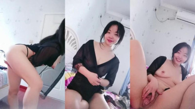  일품 젊은 아줌마요 블랙실크 내복, 남편 없이 혼자 침실에서 생방송으로 용돈 벌기, 머리 긁는 몸짓으로 늑대 친구들을 건드리기