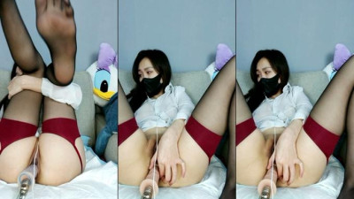  가죽 스커트 일품 힙!섹시 나시 블랙!소파에 무릎을 꿇고 일어나 포격으로 소굴에 오줌을 튀기고, 달걀을 던져 국화를 쑤셔넣고, 큰 검은 소를 쑤셔 넣습니다.